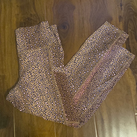 fabletics pink cheetah print xs short - Picture 2 of 3